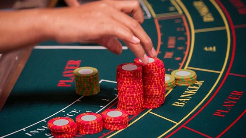 Các chiêu trò bịp bài Baccarat phổ biến